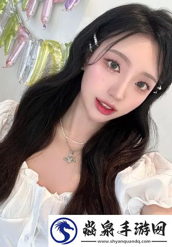 黑色蕾丝透视露胸旗袍连衣裙，魅惑与优雅交融，网友：真是美得不可思议！